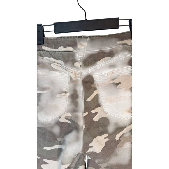 2/$30 Wit & Wisdom Size 14 Womens Camouflage Cargo Shorts Cotton/Spandex - Picture 12 of 16